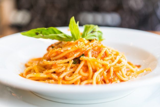 spaghetti-bolognese_74190-55.jpg